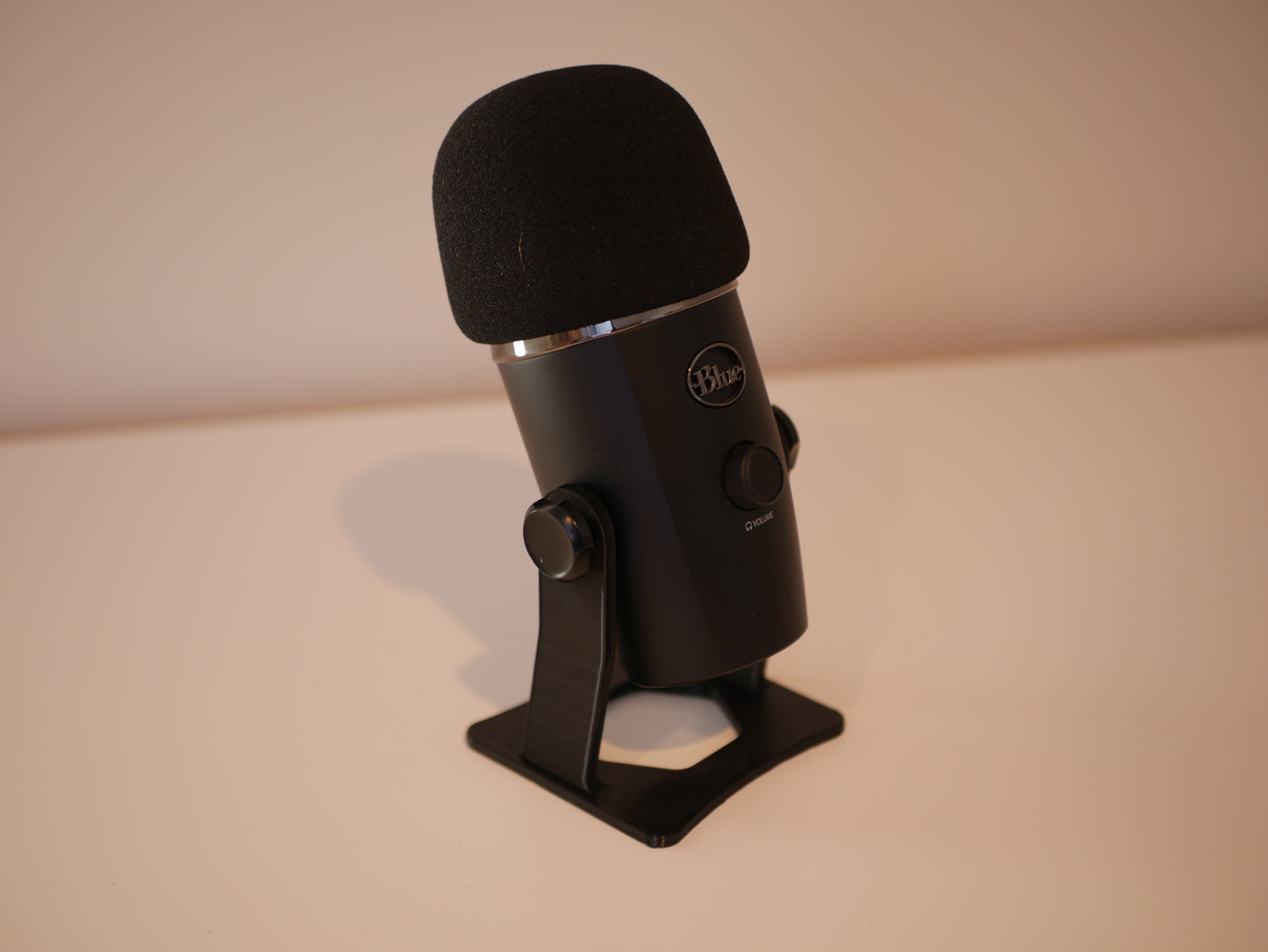 Slim Blue Yeti Microphone Desk Stand - Desk Cookies
